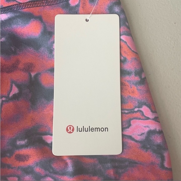 LULULEMON NWT WUNDER TRAIN HIGH RISE RISE BIKE SHORT 8” CHROMA CLASH MULTI PRINT - Picture 6 of 7